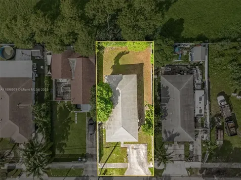 7690 NW 17th Place Miami FL 33147
