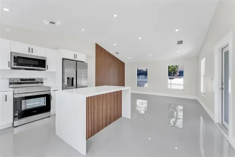 7690 NW 17th Place Miami FL 33147
