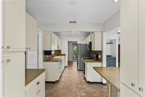 10410 SW 50th Place Cooper City FL 33328