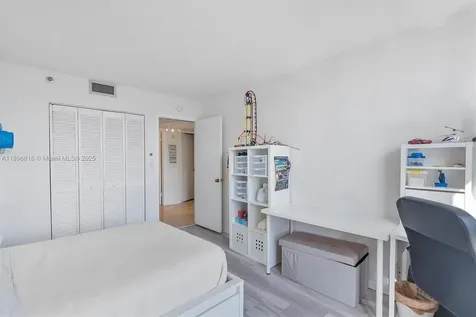 4000 Towerside Terrace Miami FL 33138