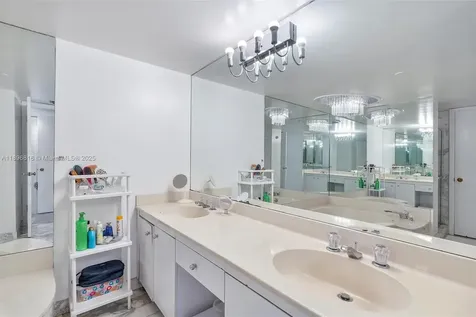 4000 Towerside Terrace Miami FL 33138
