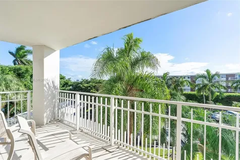 4000 Towerside Terrace Miami FL 33138