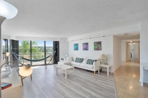 4000 Towerside Terrace Miami FL 33138