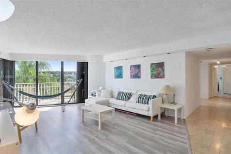 4000 Towerside Terrace Miami FL 33138