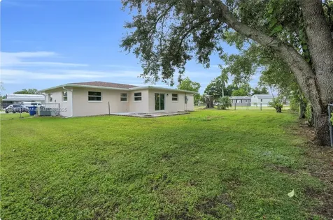 462 Muskegon Avenue N Fort Myers FL 33905