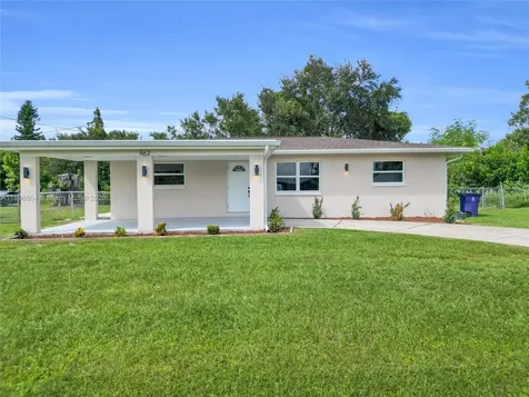 462 Muskegon Avenue N Fort Myers FL 33905