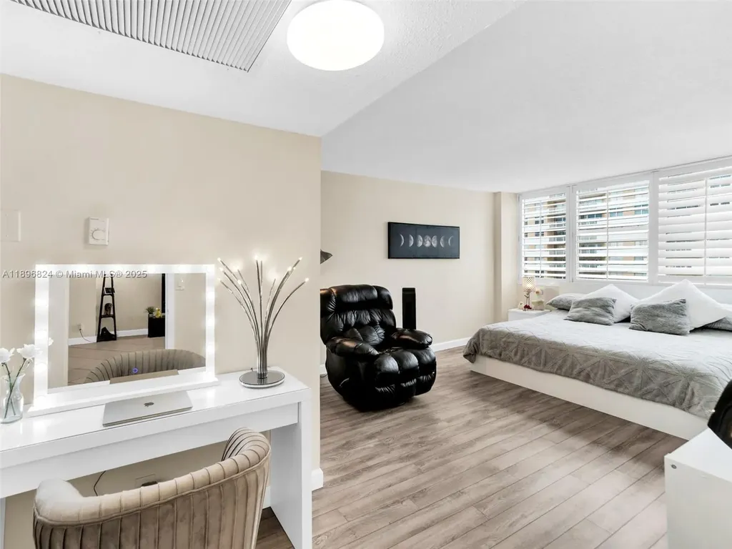 Hallandale Beach FL 33009
