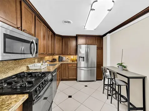Hallandale Beach FL 33009