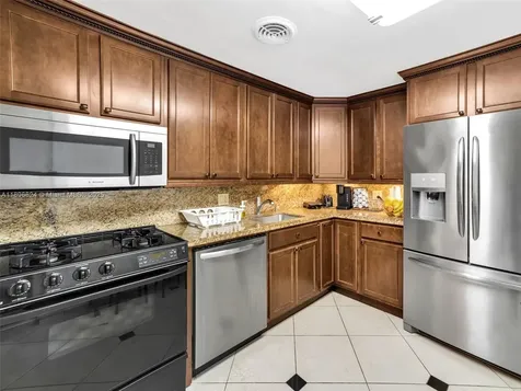 Hallandale Beach FL 33009