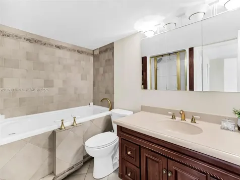 Hallandale Beach FL 33009