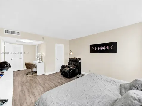 Hallandale Beach FL 33009