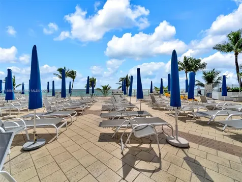 Hallandale Beach FL 33009