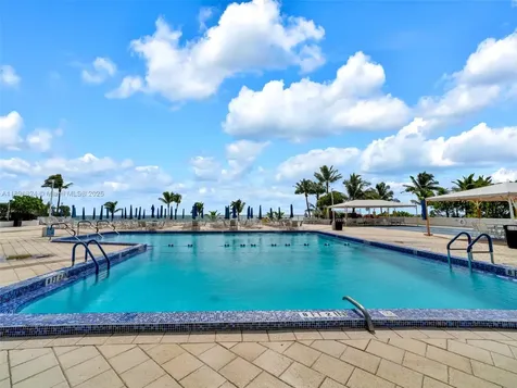 Hallandale Beach FL 33009