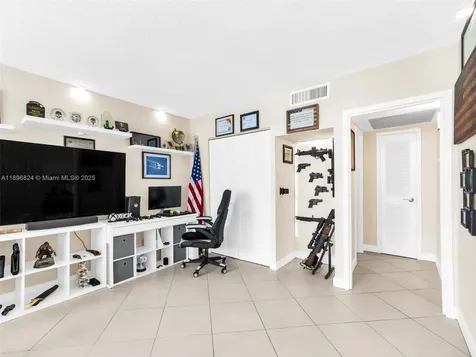 Hallandale Beach FL 33009