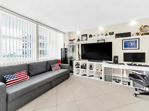 Hallandale Beach FL 33009
