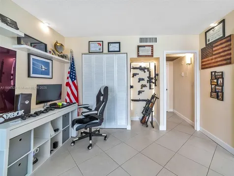 Hallandale Beach FL 33009