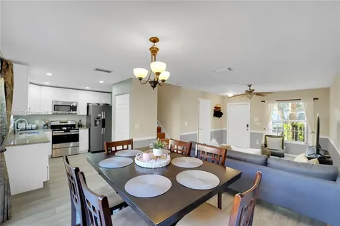 2888 NW 99th Terrace Sunrise FL 33322