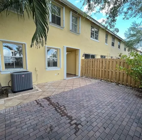 14905 SW 8th Terrace Miami FL 33194