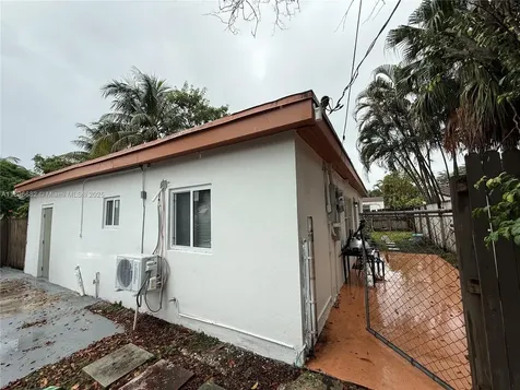 2534 Mckinley Street Hollywood FL 33020
