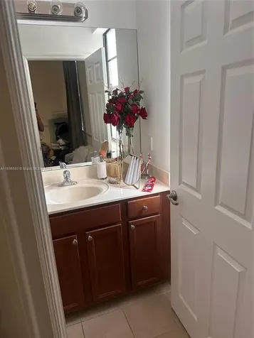 8867 W 35th Way Hialeah FL 33018