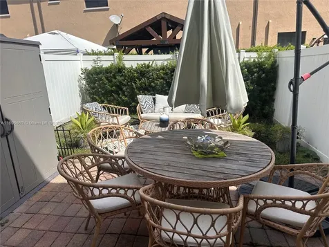 8867 W 35th Way Hialeah FL 33018