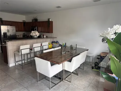 8867 W 35th Way Hialeah FL 33018