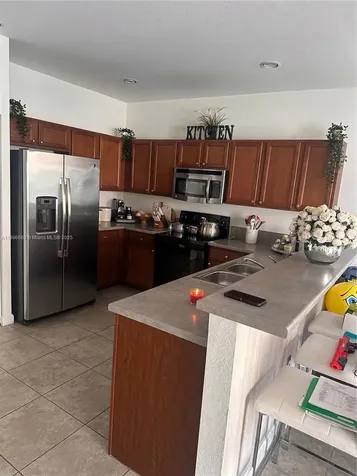 8867 W 35th Way Hialeah FL 33018