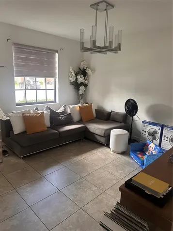 8867 W 35th Way Hialeah FL 33018