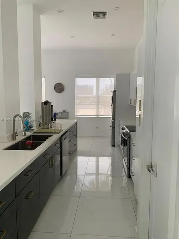 2751 S Ocean Drive Hollywood FL 33019