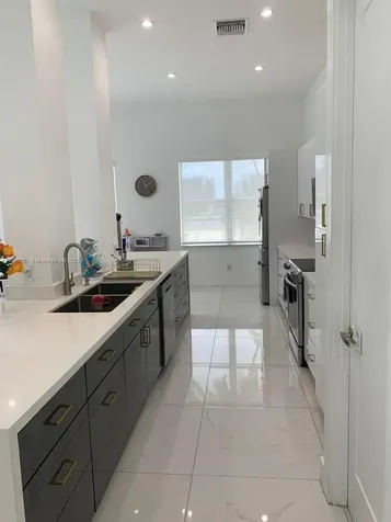 2751 S Ocean Drive Hollywood FL 33019