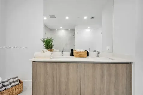 17550 Collins Avenue Sunny Isles Beach FL 33160
