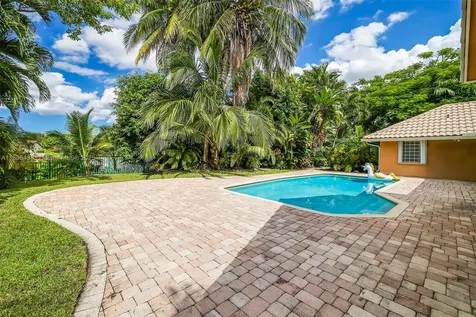 10101 SW 5th Street Plantation FL 33324