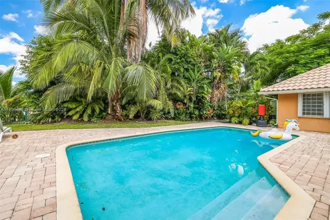 10101 SW 5th Street Plantation FL 33324