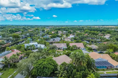 10101 SW 5th Street Plantation FL 33324