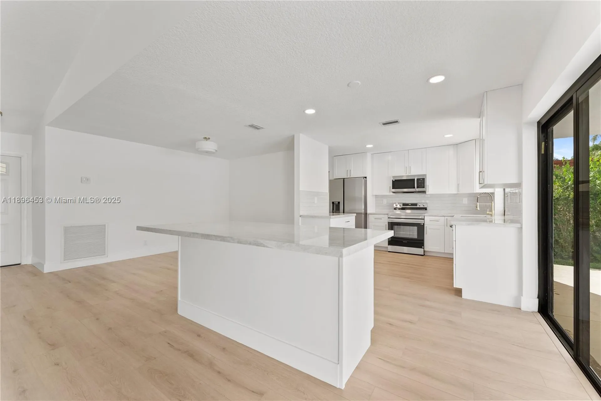 10791 NW 9th Manor Coral Springs FL 33071