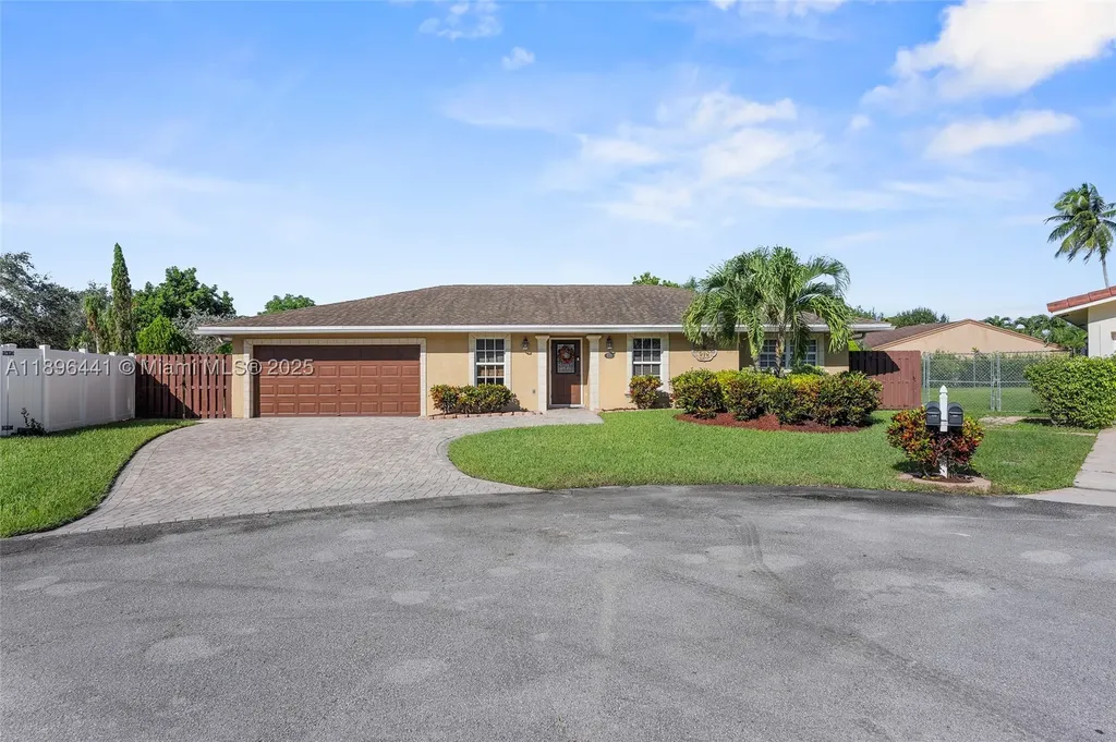 835 W Plantation Circle Plantation FL 33324