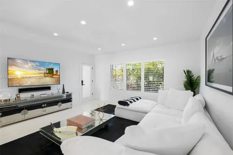 3909 Garden Avenue Miami Beach FL 33140