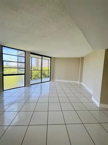 20400 W Country Club Drive Aventura FL 33180