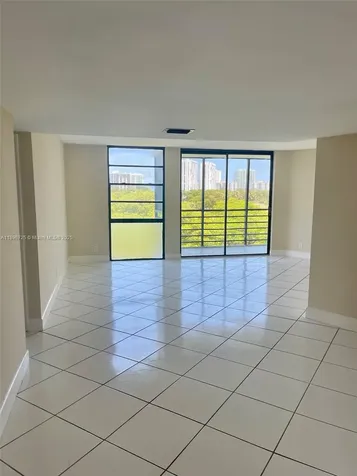 20400 W Country Club Drive Aventura FL 33180
