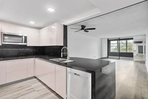 2861 Somerset Drive Lauderdale Lakes FL 33311