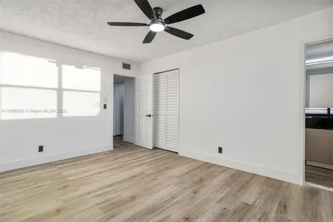 2861 Somerset Drive Lauderdale Lakes FL 33311