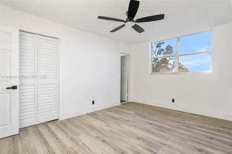 2861 Somerset Drive Lauderdale Lakes FL 33311