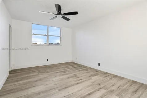 2861 Somerset Drive Lauderdale Lakes FL 33311
