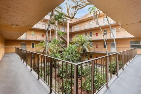 2861 Somerset Drive Lauderdale Lakes FL 33311