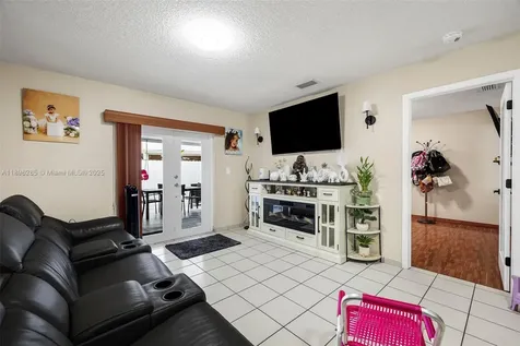 4191 W 10th Avenue Hialeah FL 33012