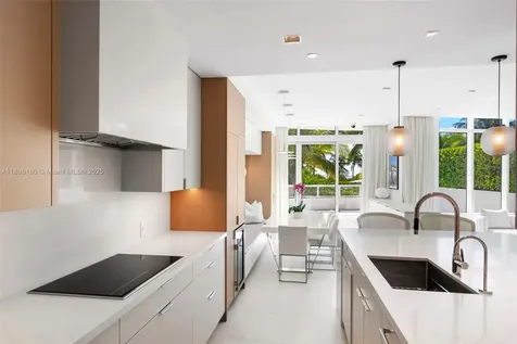50 S Pointe Drive Miami Beach FL 33139