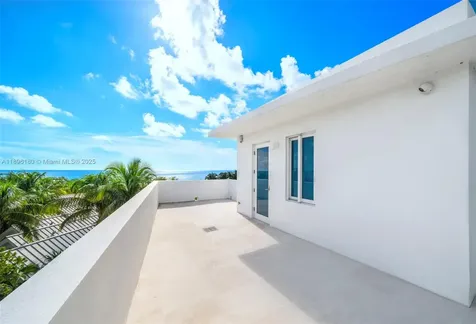 50 S Pointe Drive Miami Beach FL 33139