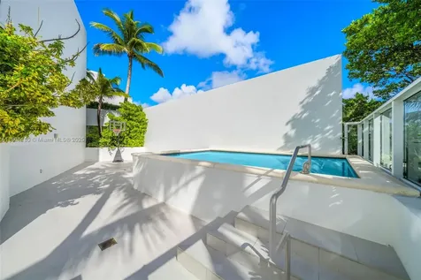 50 S Pointe Drive Miami Beach FL 33139