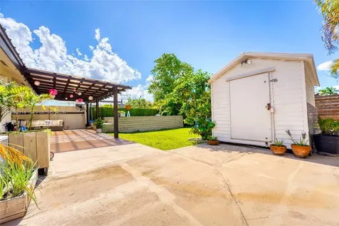 752 NW 134th Avenue Miami FL 33182