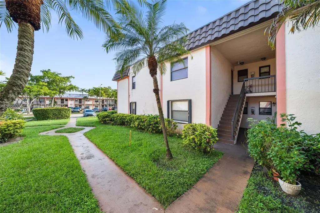 861 NE 207th Lane Miami FL 33179